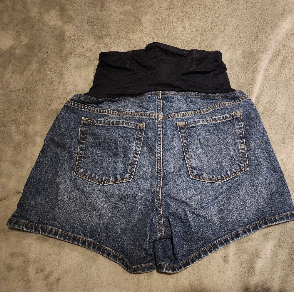Isabel Maternity Shorts - Picture 2 of 3